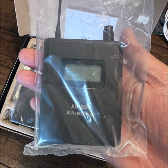 Anleon S2 UHF Woreless In-ear Monitor system - Picture 3 of 4